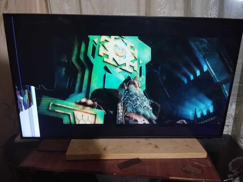 Продам Samsung 43" 4K Smart TV — под ремонт или на запчасти