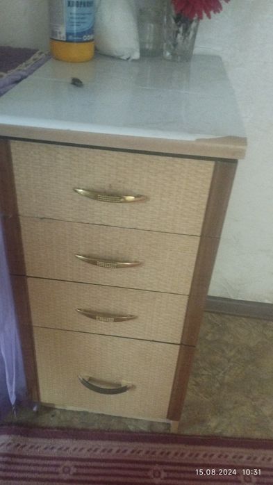 Кухыный шкаф сатылады