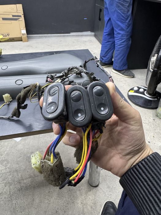 Elektroni oyna kutaradigan damas tico