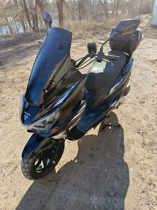 Продам Макси скутер