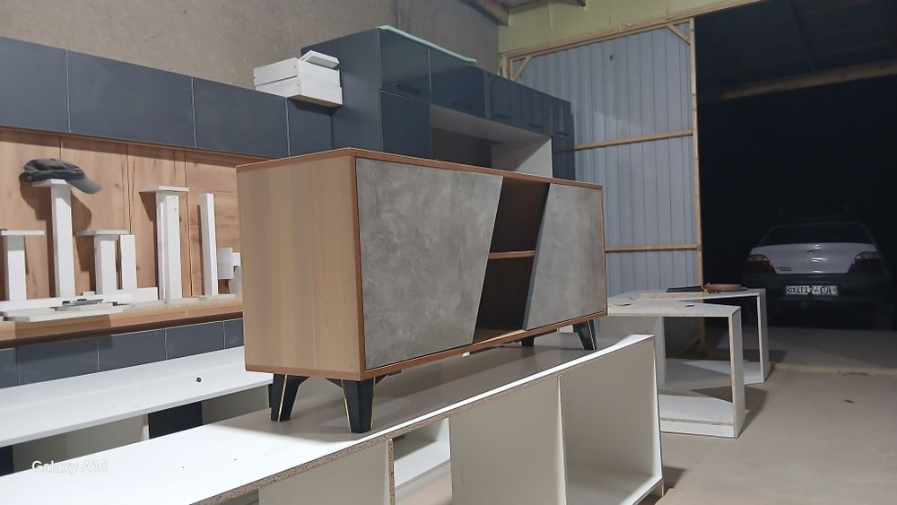 Tv  паставка  HETTICH