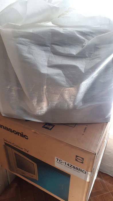 Телевизор Panasonic с кронштейном