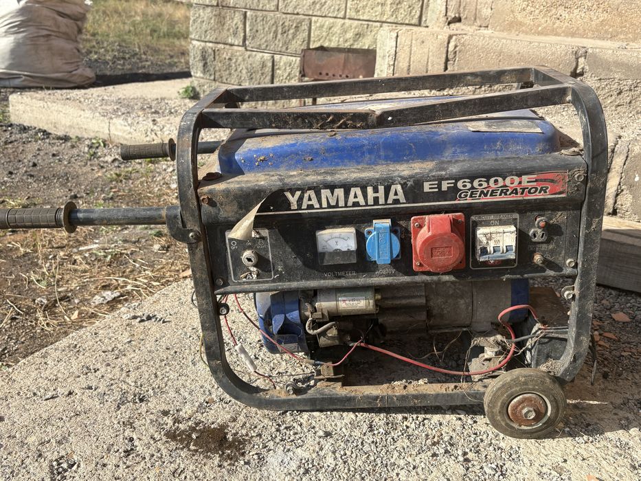 бензиновый генератор Yamaha EF6600E.