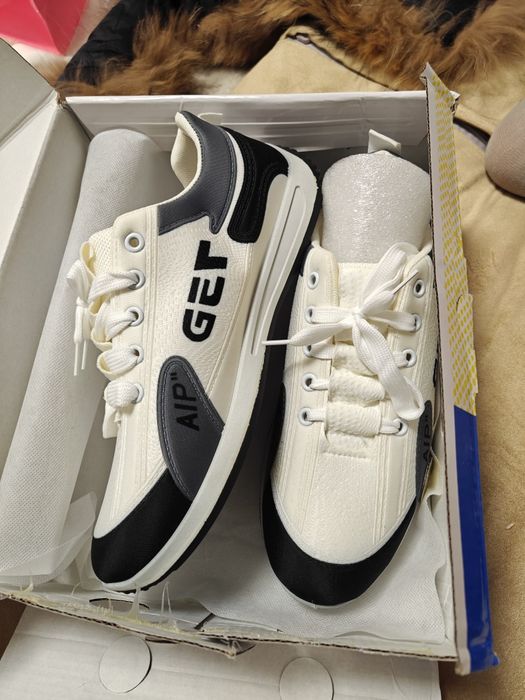 Кроссовки новый  продам