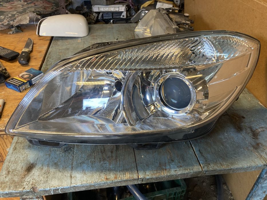 Оригинален ляв Фар за Шкода Фабиа 2 и Шкода Роомстер 2007- 2015г