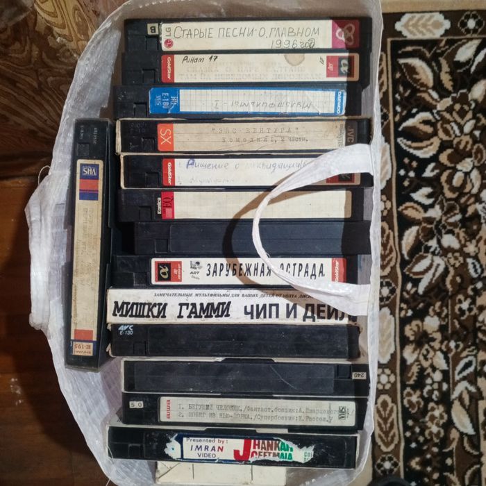 100 штук видео кассеты оптом дёшево отдаю