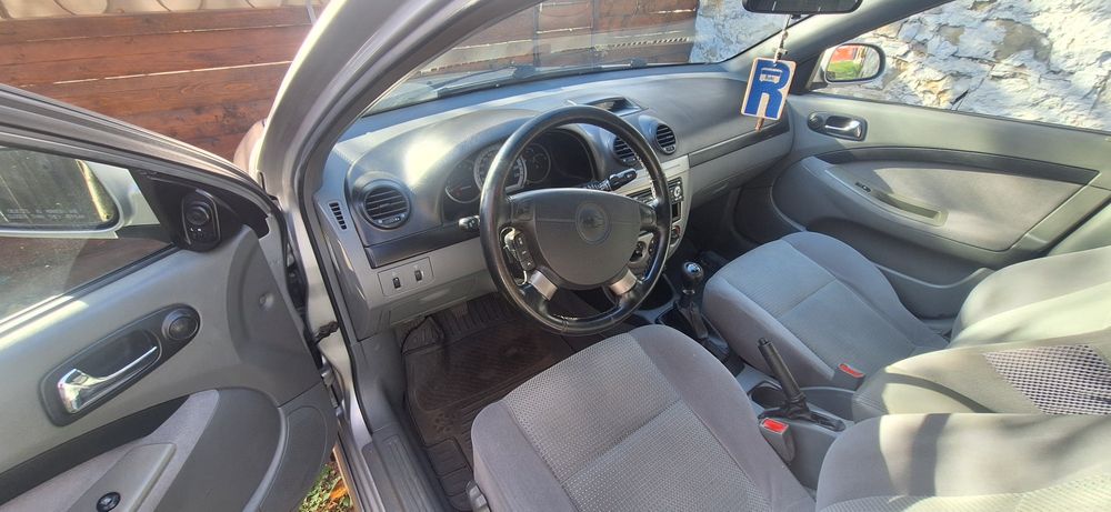 Vand sau schimb chevrolet Lacetti