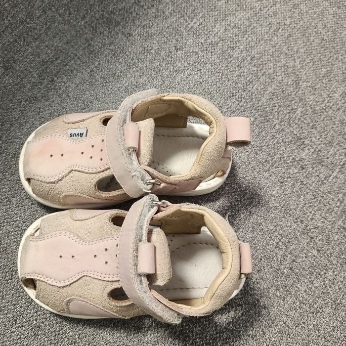 Vând papuci fetițe Avus piele naturala Nr 20