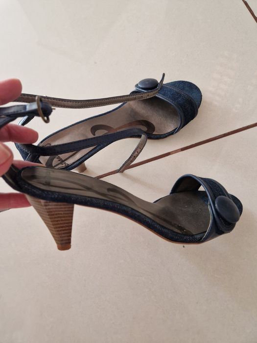 Sandale Stradivarius.