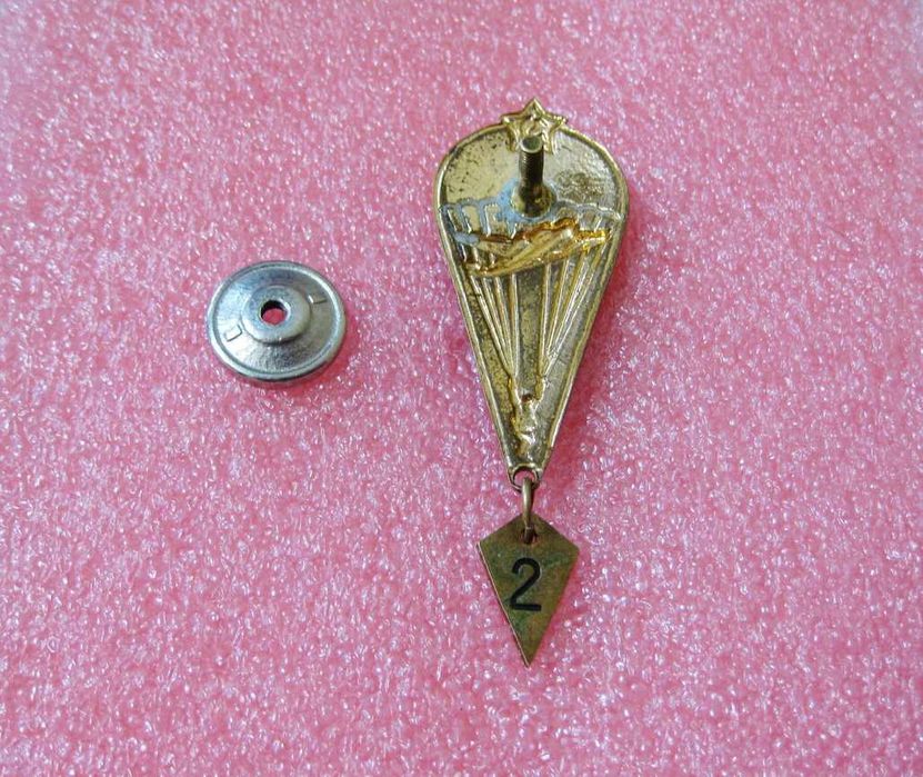 Парашютист - на тяжелом металле.