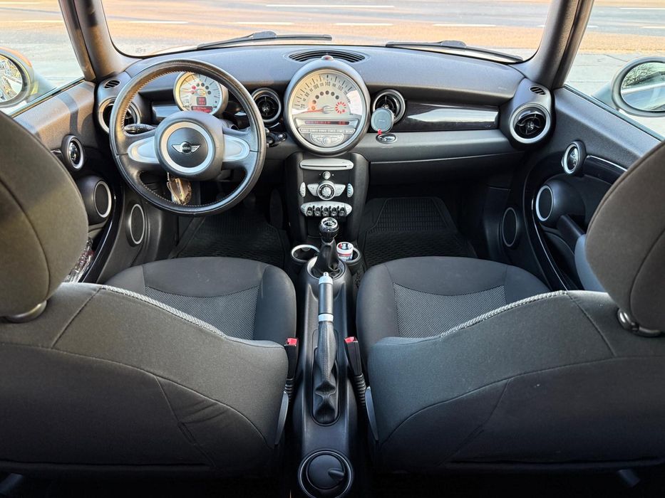 Mini cooper 1,6 benzina -An 2009,6 trepte