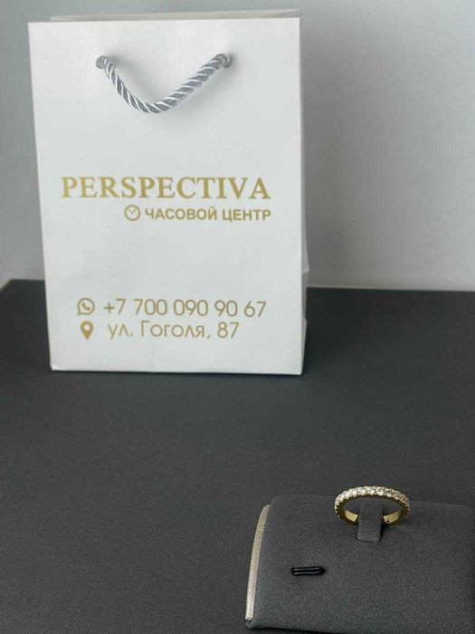 обручальное кольцо с бриллиантами