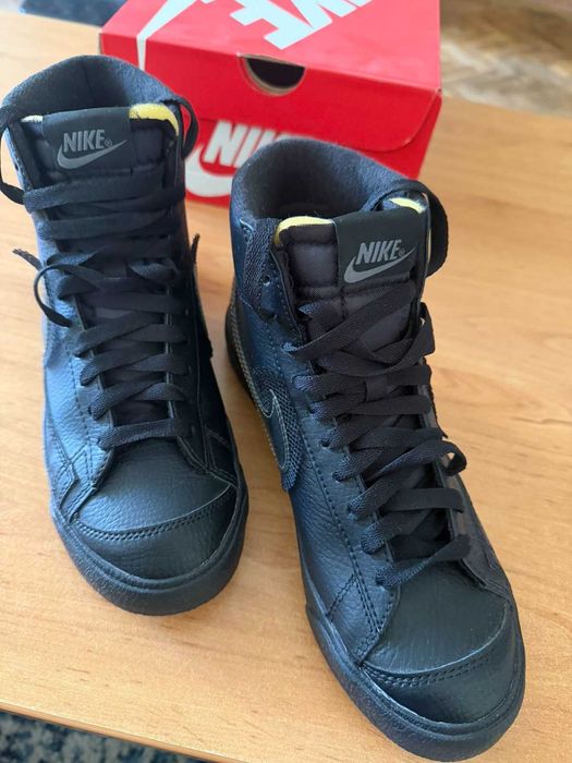 Юношески високи маратонки Nike - 38 номер , 24см стелка