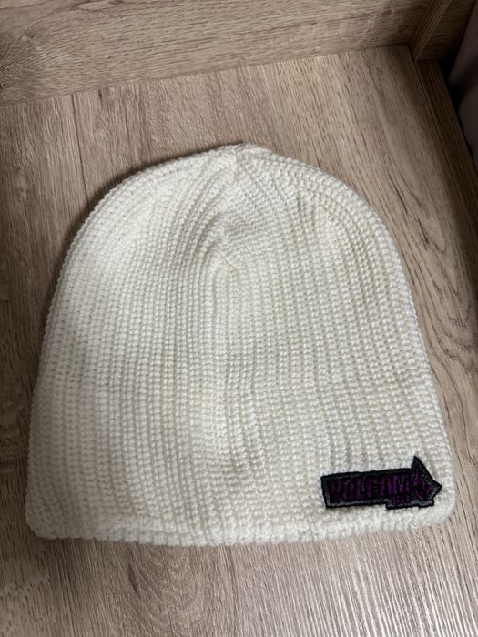 Комплект и шапки новые