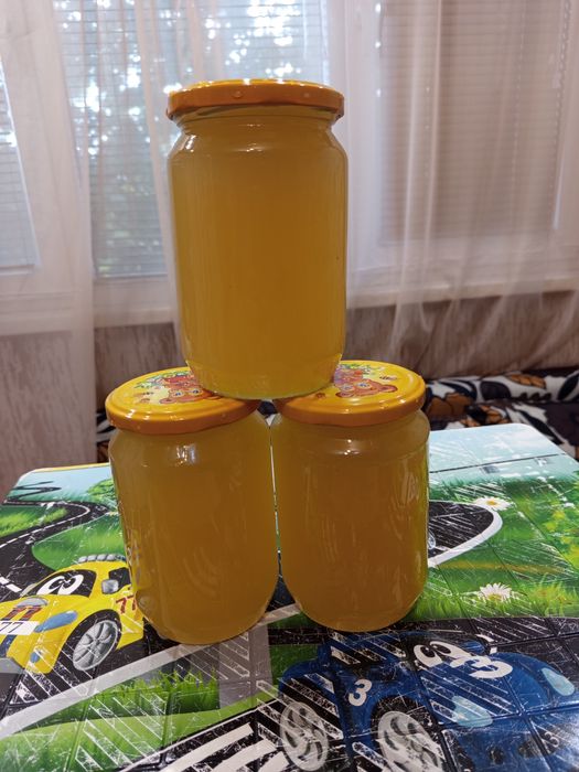 Продавам пресен пчелен мед