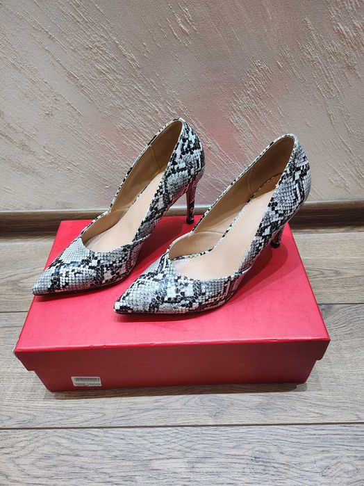 Дамски обувки на ток