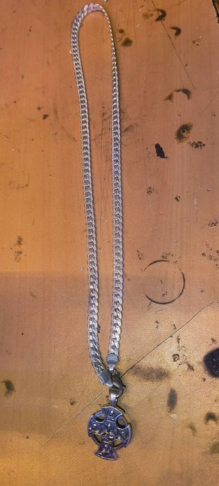 Сребърен синджир със медальон или кръст