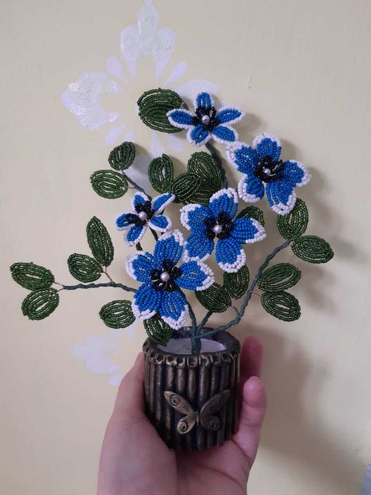 Цветы из бисера на подарок