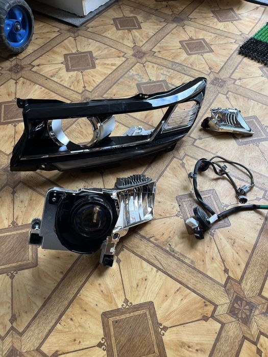 Продам линзы на тойота прадо 150