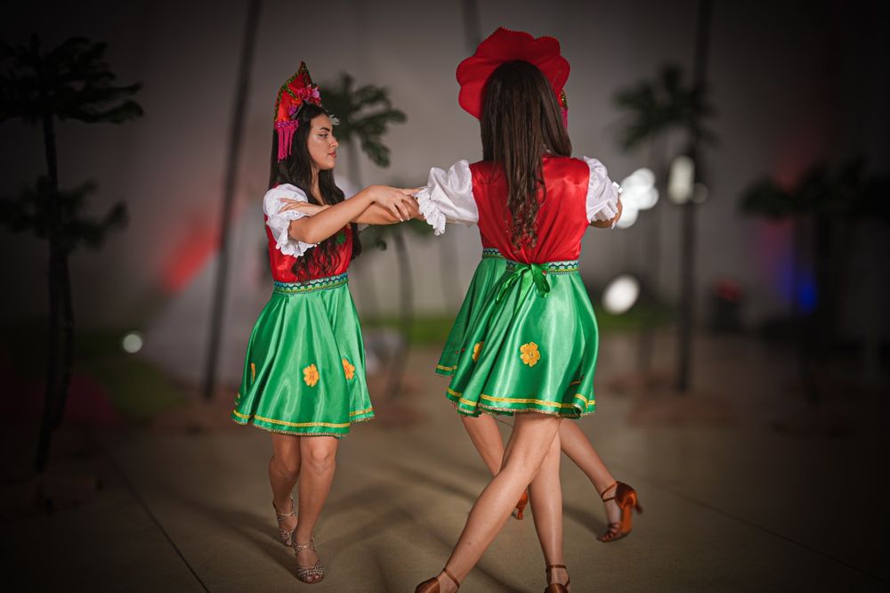 Vând Costume de dans