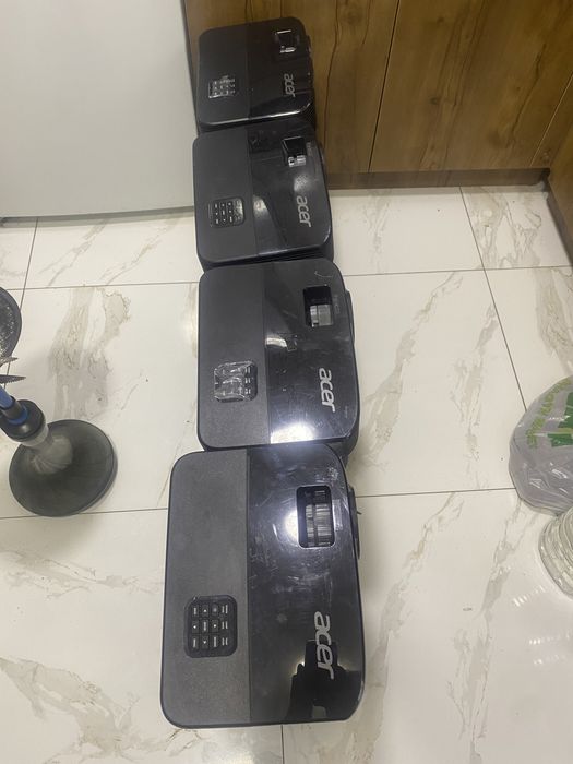 Acer проекторы в отличном состонии.