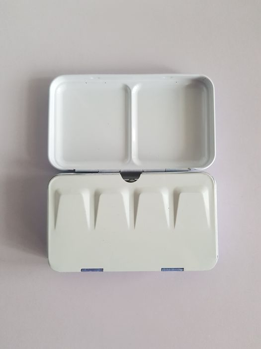 Метална кутия за акварелни бои