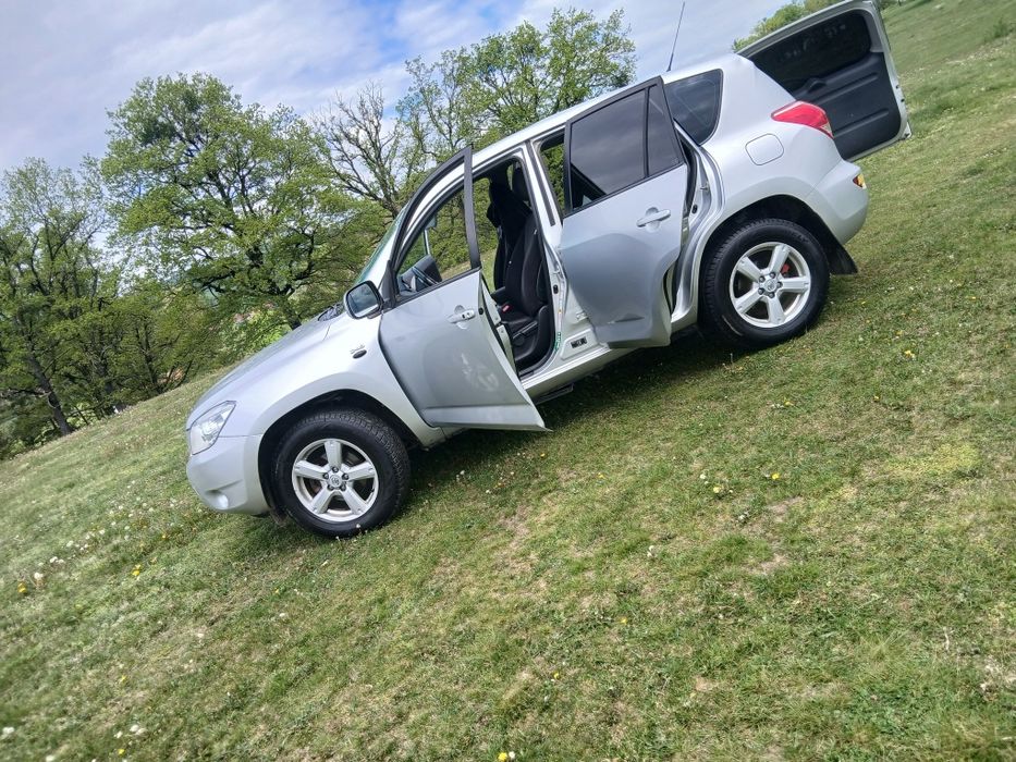 Vând toyota rav 4
