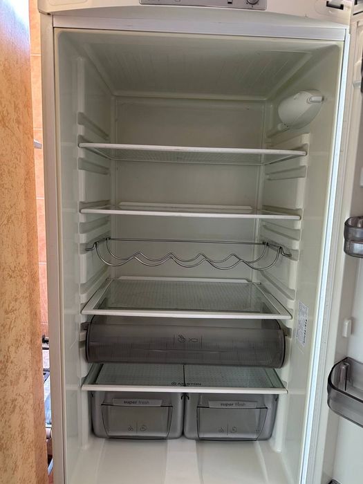 Холодильник б/у Ariston