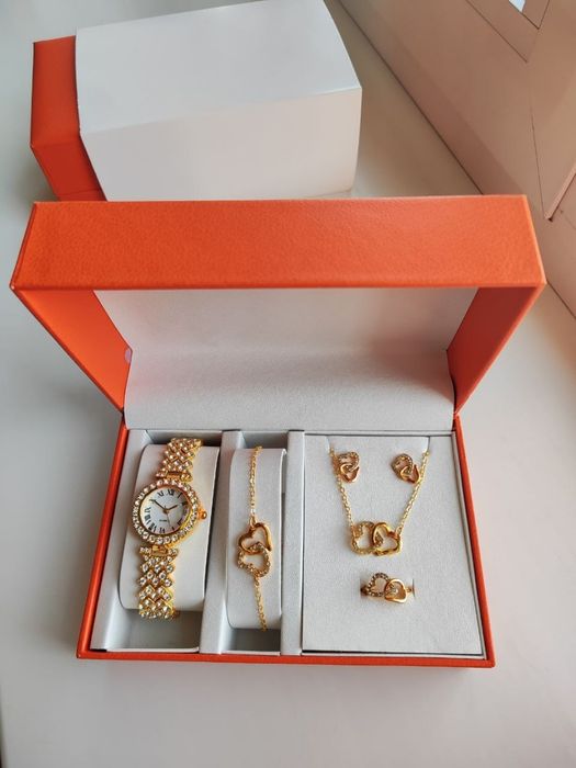 Zargarlik buyumlari sovg'a komplekti soat, marjon, uzuk, sirg'alar...