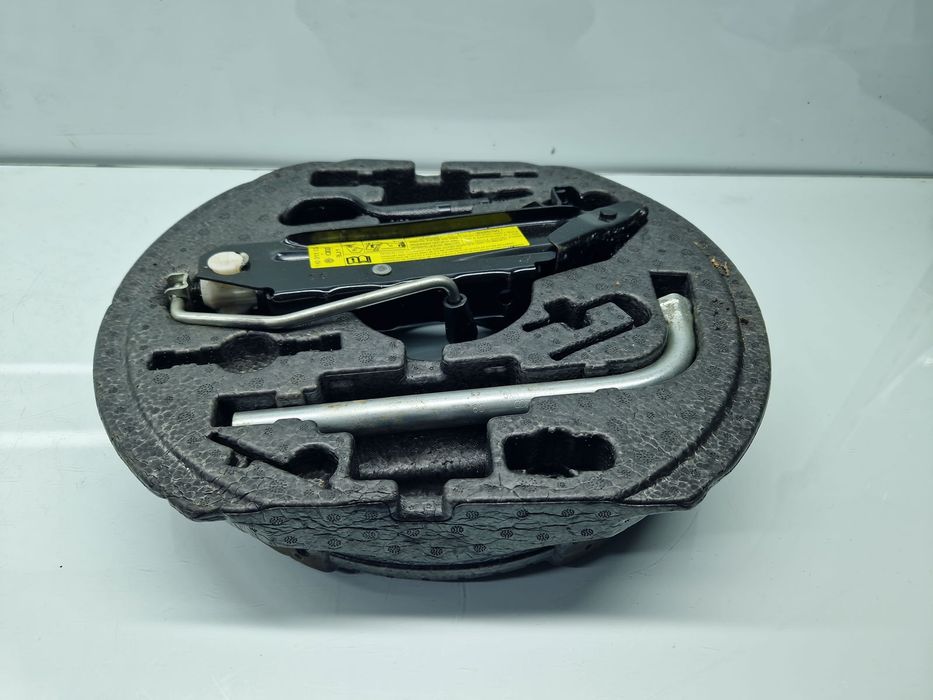 Set cric si cheie Volkswagen Golf 6 (5K1) [Fabr 2009-2013] OEM