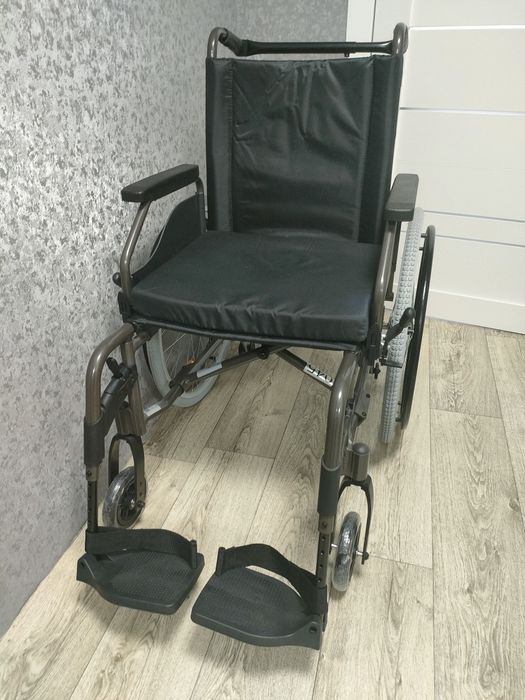 Продам инвалидную коляску 045 DOS ORTOPEDIA