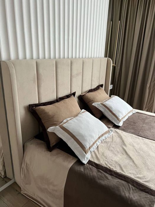 Современная мягкая двухспальная кровать