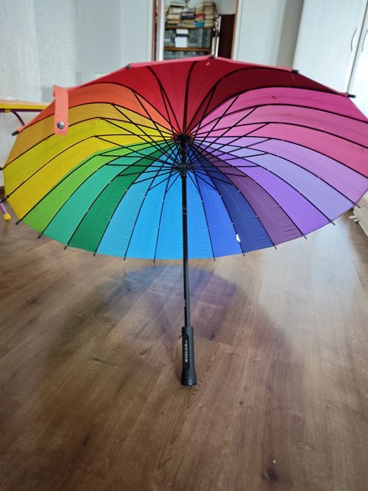 Зонтик очень красивый , большой .