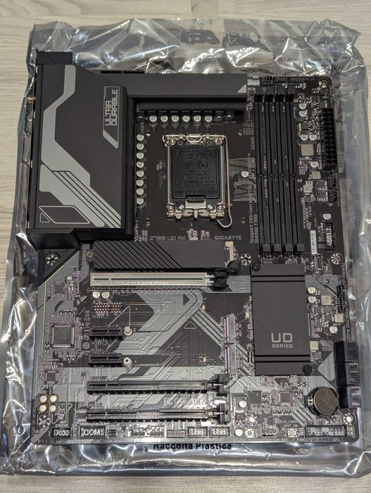 Placa de baza Gigabyte Z790 UD AX (LGA1700, DDR5)