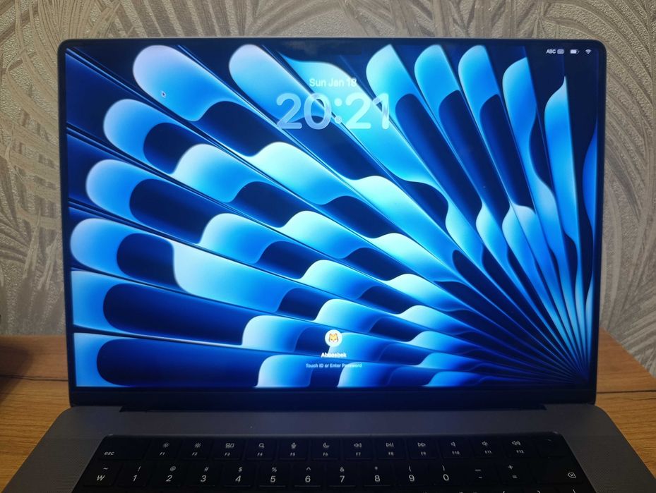Macbook pro m2 pro 16 inch