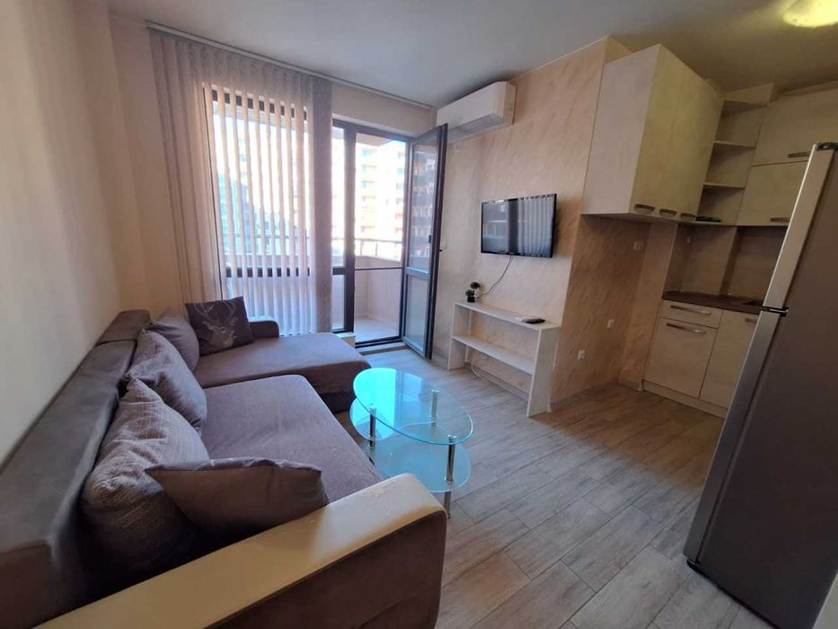 Продава се Тристаен апартамент в Пловдив, Южен - 72 кв.м за 1098 €/кв.м - Снимка #2