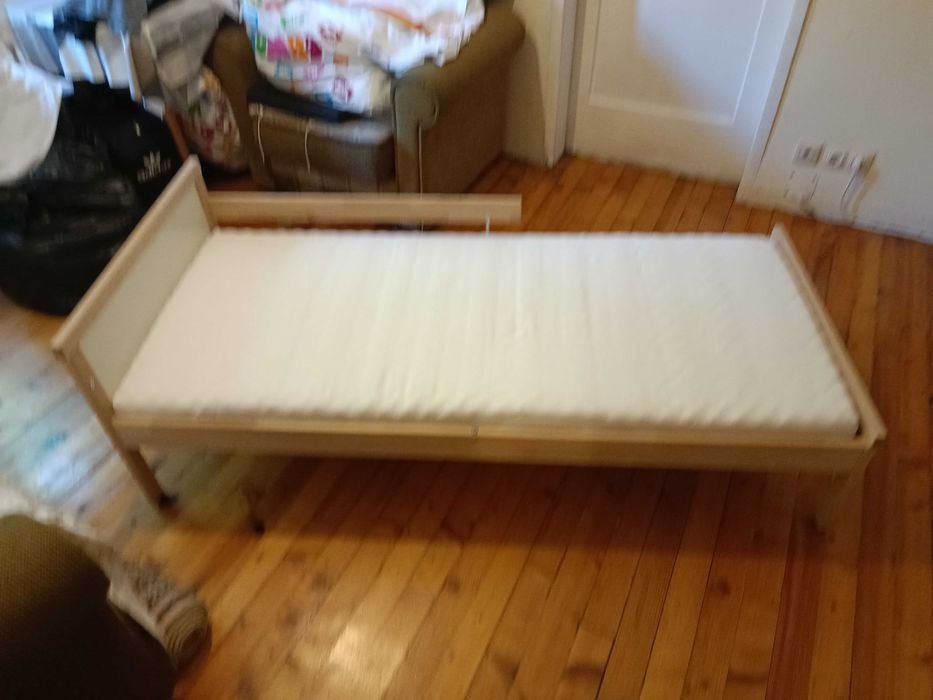 Чисто ново детско легло с матрак - размери: 164/77 см.