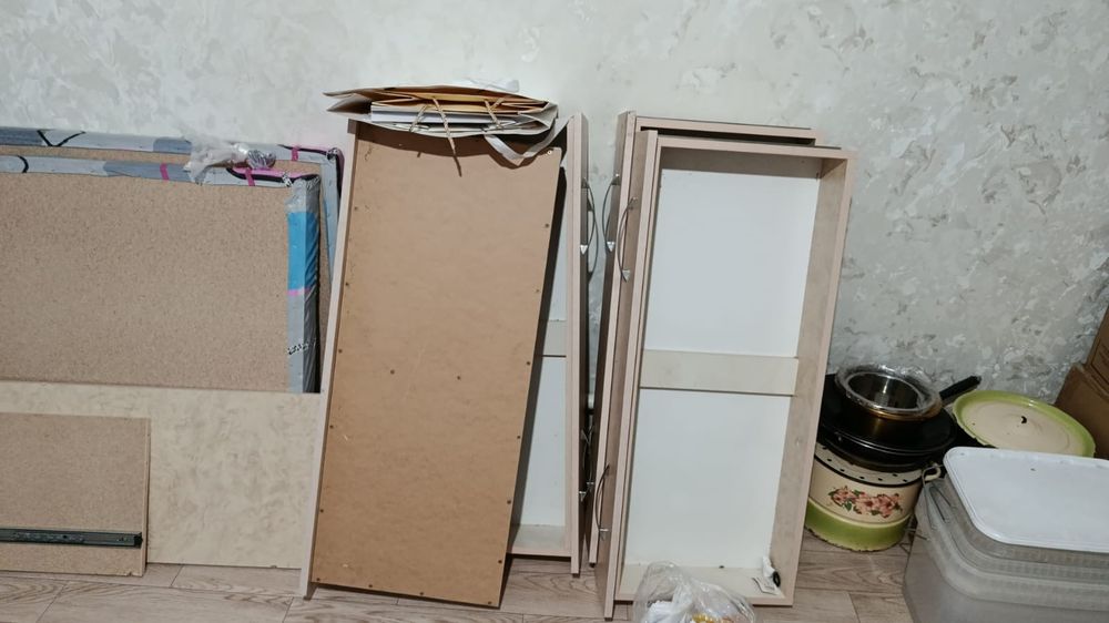 Кровать односпальные.