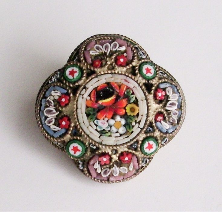 Брошка с микро мозайка