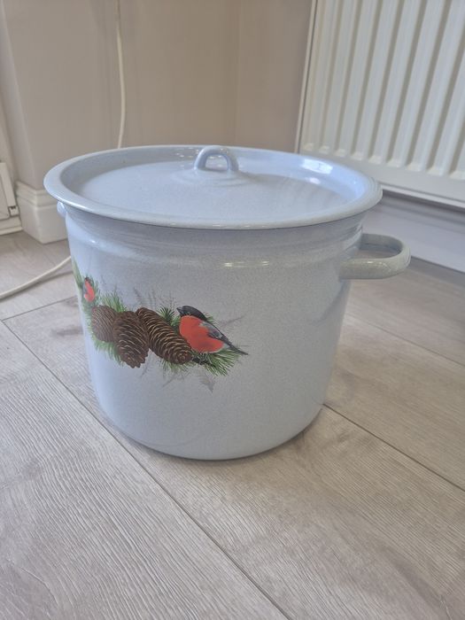 Кастрюля 13 л, в отличном состоянии