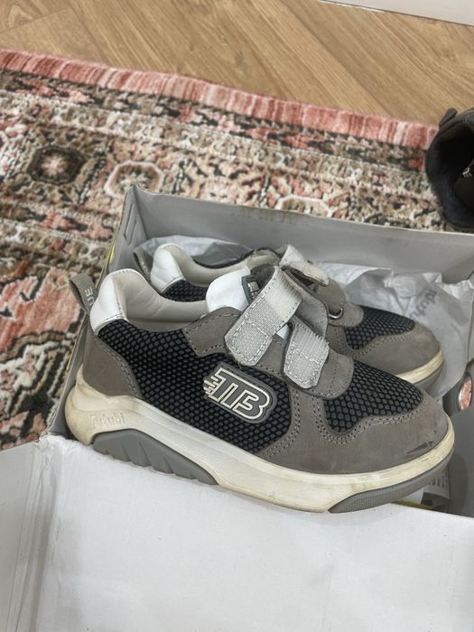 Кроссовки детские