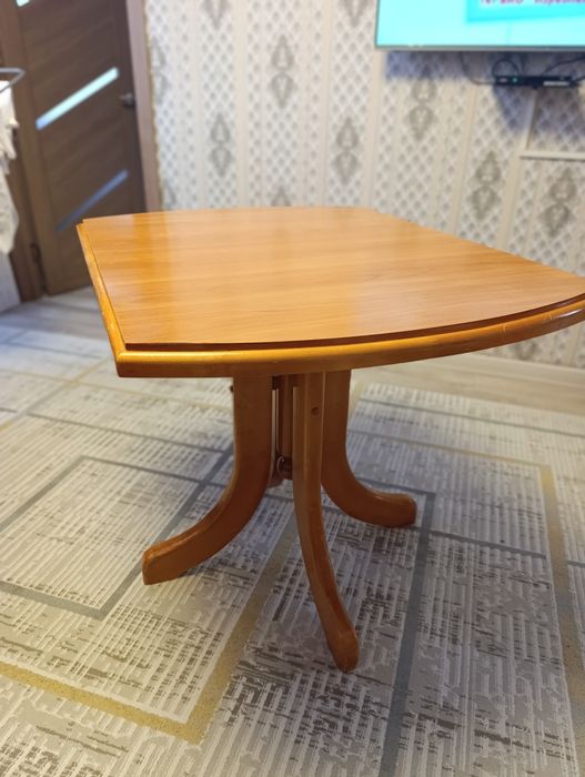 Стол письменный.