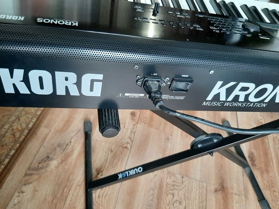 Korg KRONOS 2  73 твърд куфар