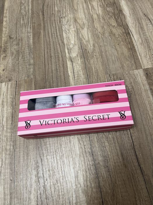 Set Chiloti Victoria’s Secret nefolositi