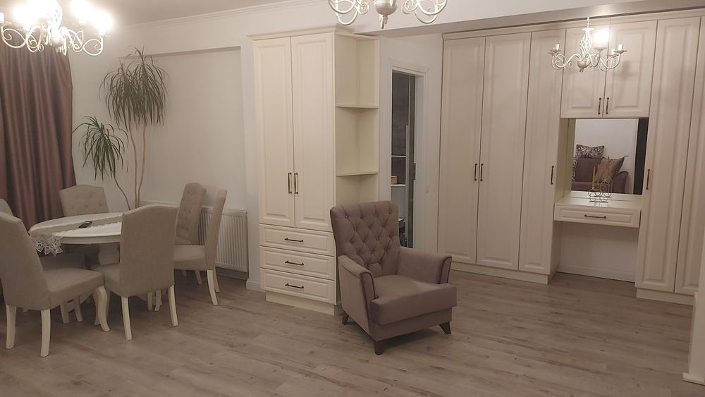 Dau spre închiriere apartament 2 camere Florești și loc de parcare