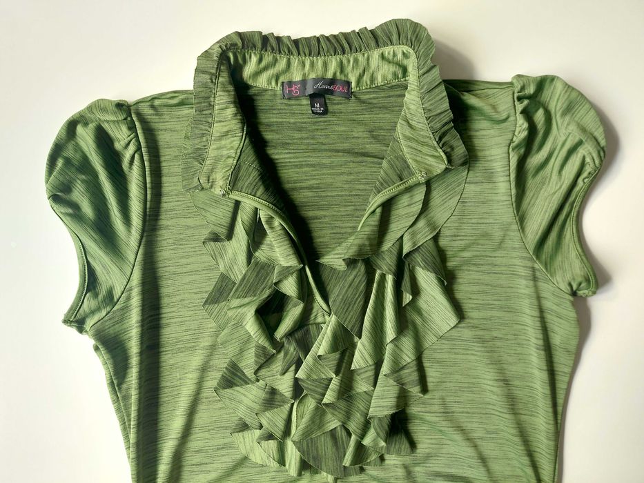 Bluză elegantă verde măslină Heart Soul cu volane – Mărimea M (Elastică)