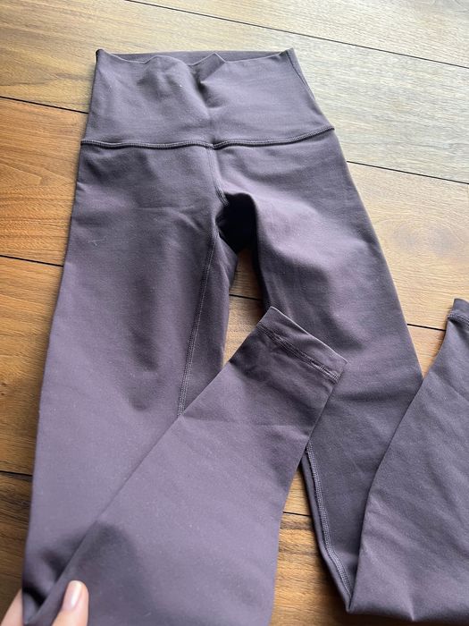 Lululemon клин в тъмно лилав цвят размер XS