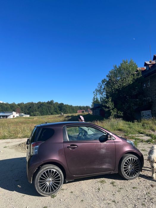 Vand masina marca Toyota iq,