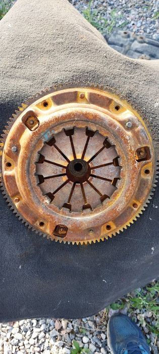 Маховик в сборе  на мазду 323