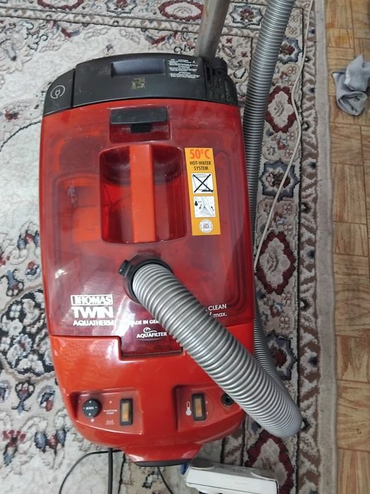 Продам моющи пылесос.